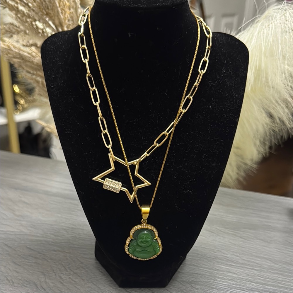 Elegant Gold and Green Pendant Necklace